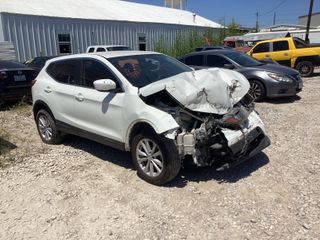 2017 Nissan Rogue Sport S - Exterior Front Right Corner Image